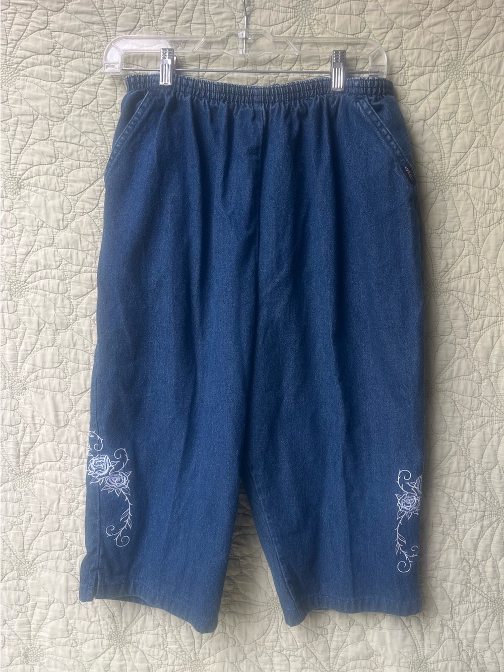 chic Dark Blue Denim Capri Pants with White Rose Embroidery